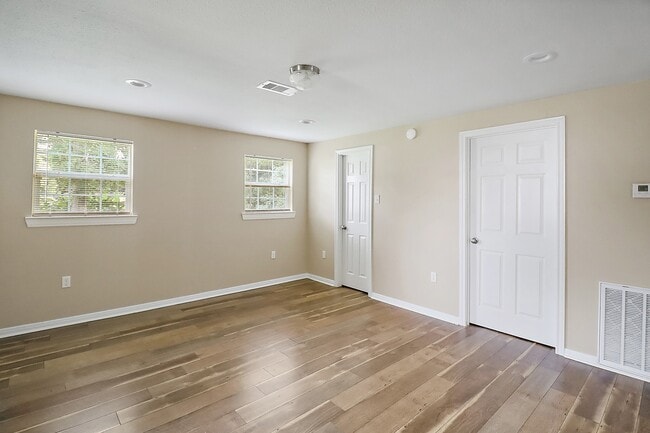 Building Photo - 412 Stowell St