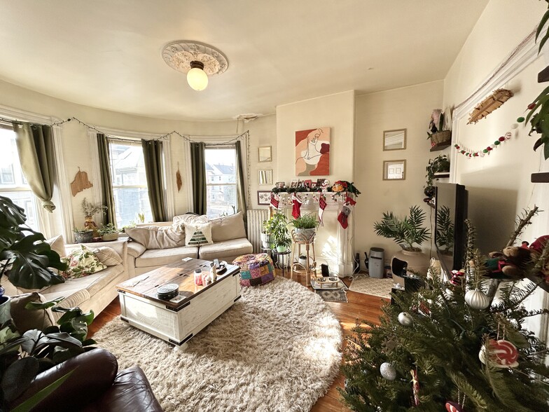 Building Photo - 96 Calumet St