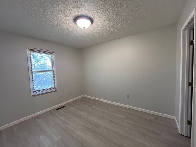 Building Photo - 3710/3714 N Farm Rd 165