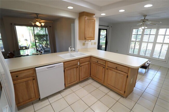 Building Photo - 5424 Saddlebrook Way