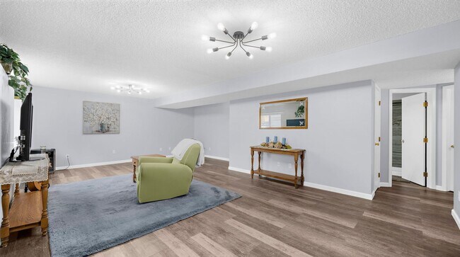 Building Photo - 15390 Paddington Cir