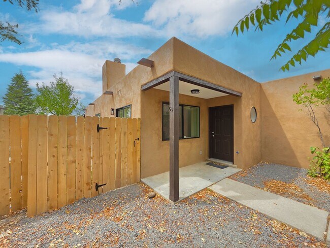 Building Photo - 1504 Escondida Ct