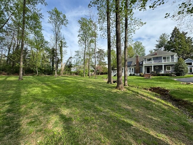 Building Photo - Fantastic 5 Bed 5.5 Bath Single Family Hom...