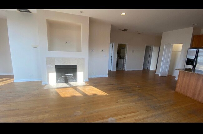 Building Photo - 2803 W Warren Blvd