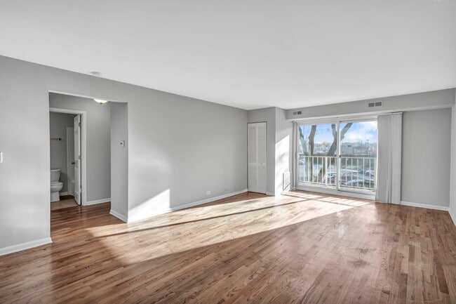 Building Photo - 5400 Astor Ln