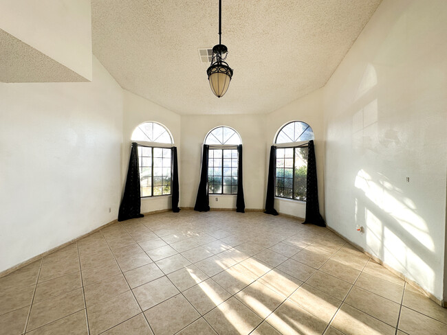 Living Room - 43608 Steif St