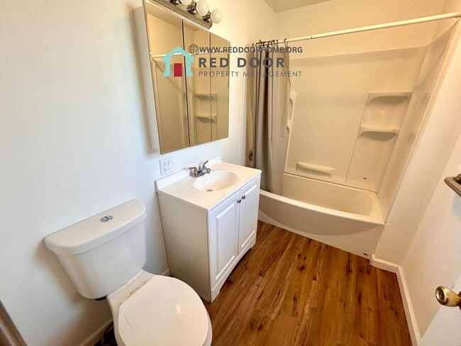 Building Photo - 604 3rd Ave SW