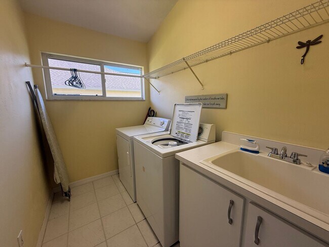 Building Photo - Beautiful 3 bedroom, 2 Bathroom home in the Turnbull Bay Golf Course Community