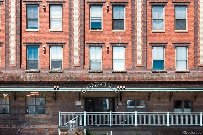 Building Photo - Blake