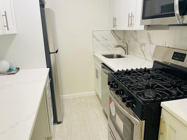 Building Photo - 201 St Pauls Ave