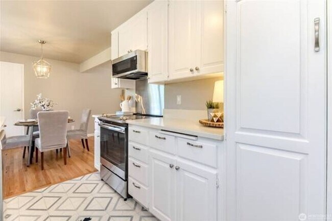 Building Photo - Spacious 3BR House in Federal Way