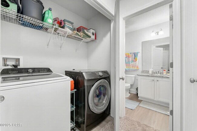 Building Photo - 7470 Shadow Lake Dr