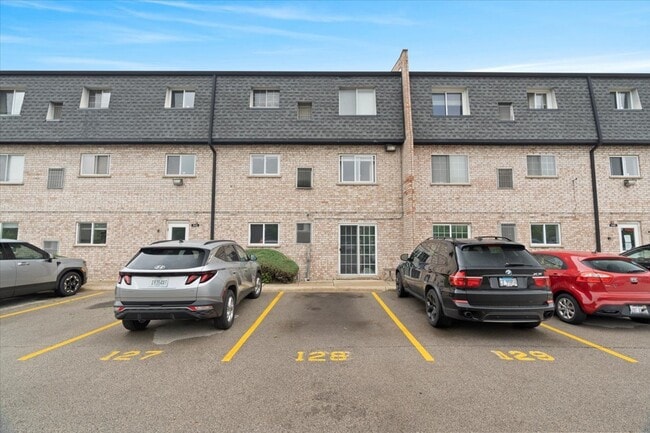 Building Photo - 9458 Bay Colony Dr