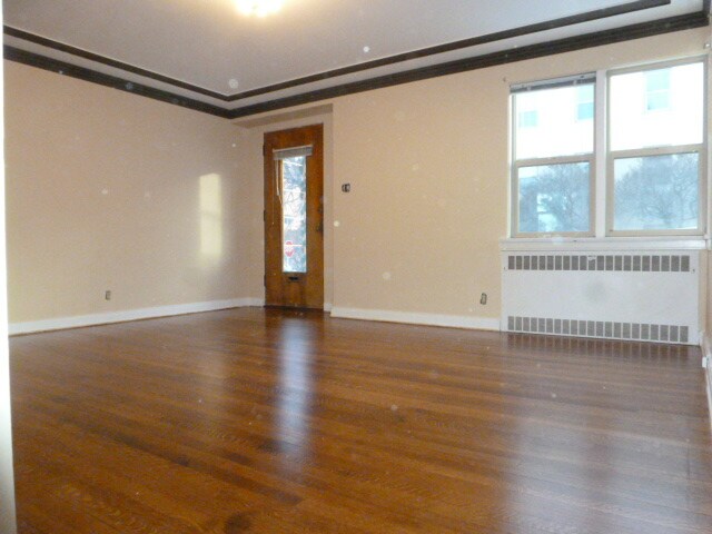 Building Photo - 204 W Placer Ave
