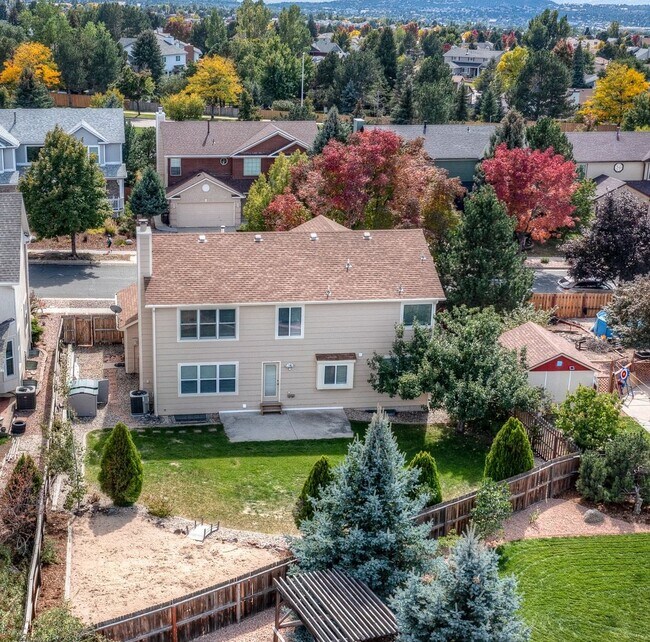 Building Photo - Stunning 5 Bedroom, 3.5 Bath Remodeled Hom...
