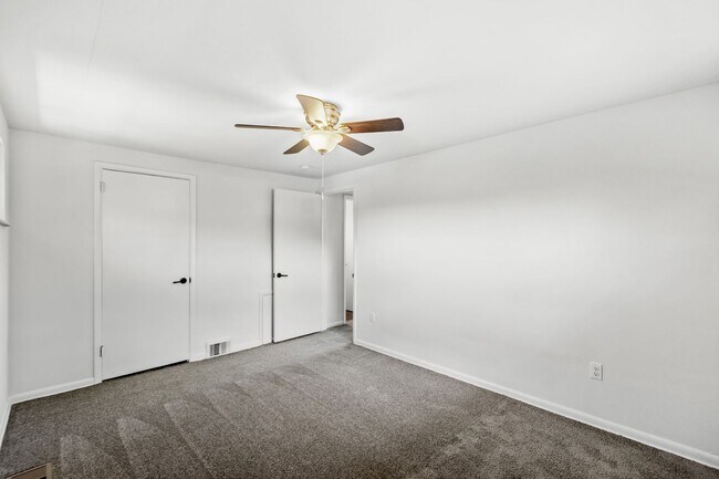 Building Photo - READY FOR MOVE IN!! Don't miss this UPDATED 3-bedroom in Braddock Hills!