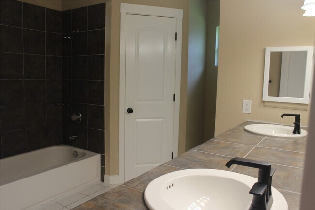 Building Photo - 4920 Deerwood Cir