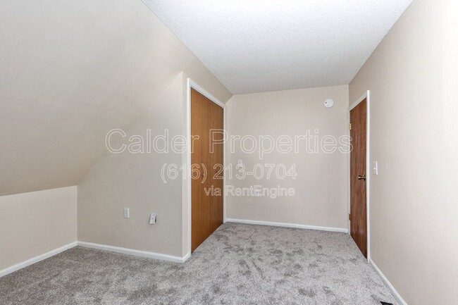 Building Photo - 1031 Merrifield St SE