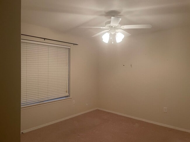 Building Photo - 3/2 Central heat and air, washer dryer connections