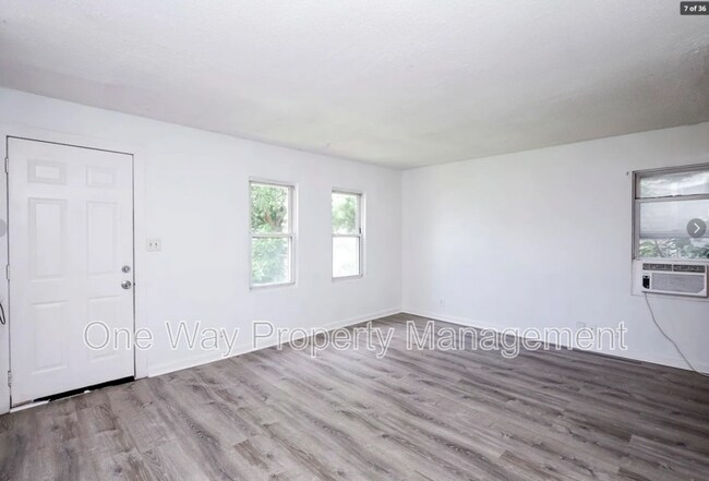 Building Photo - 1738 N Poplar Ave