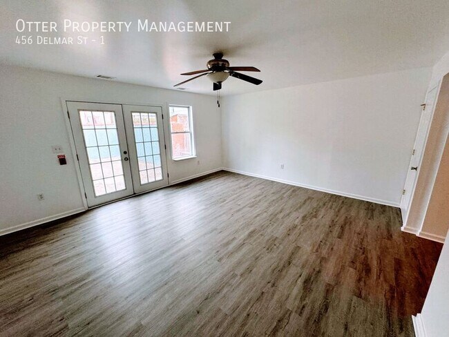 Building Photo - 456 Delmar St