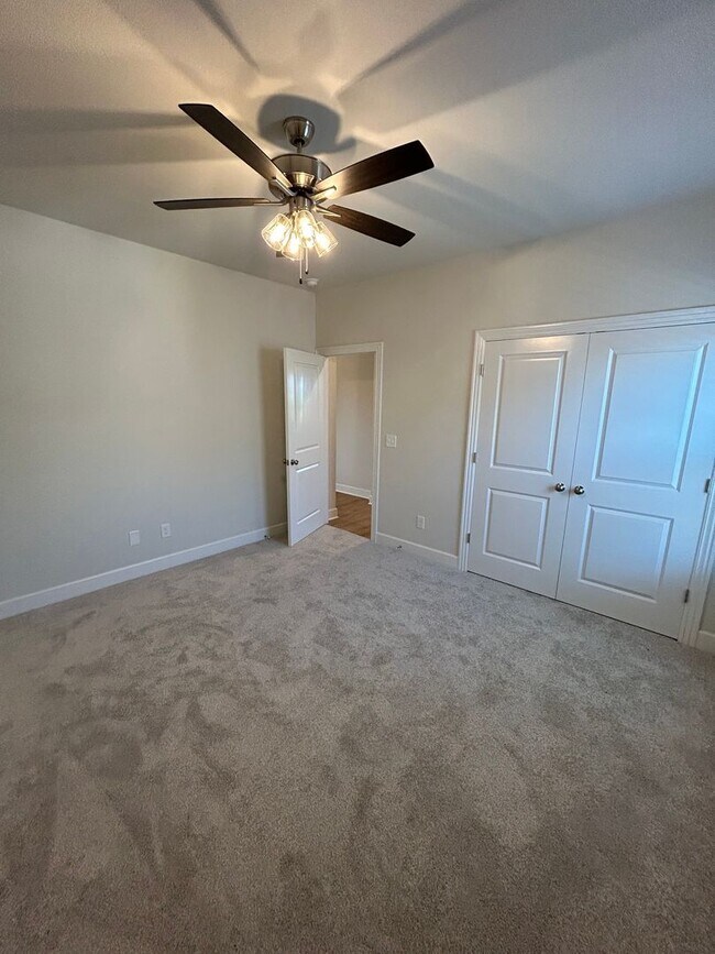 Building Photo - Beautiful Bentonville Home! 4 Bedrooms, 2....