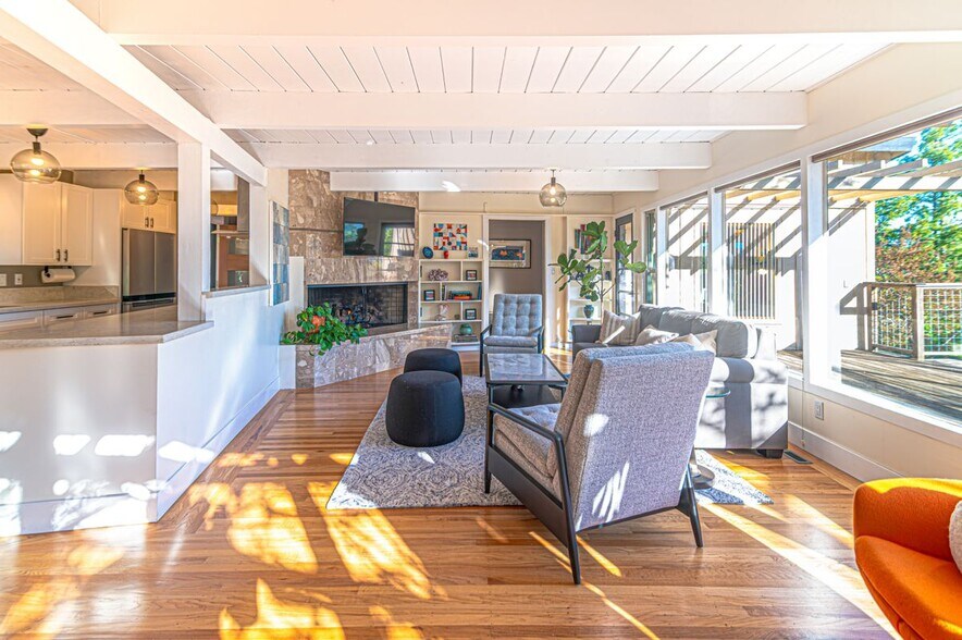 Building Photo - 1560 Ronne Dr