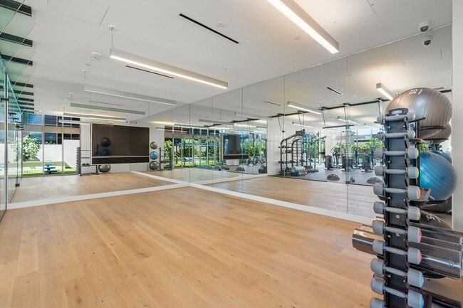 Building Photo - Furnished 1 bed / 1 bath / 1 parking at Sk...