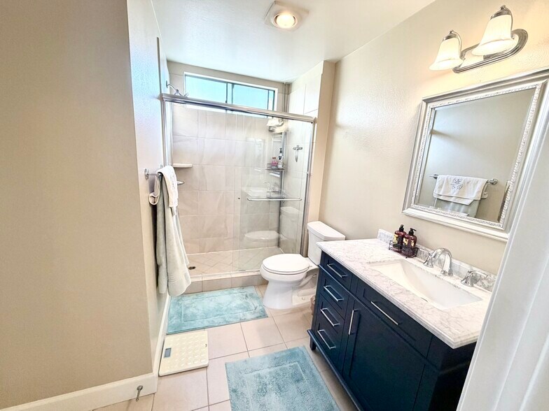 Building Photo - 1430 Colby Ave