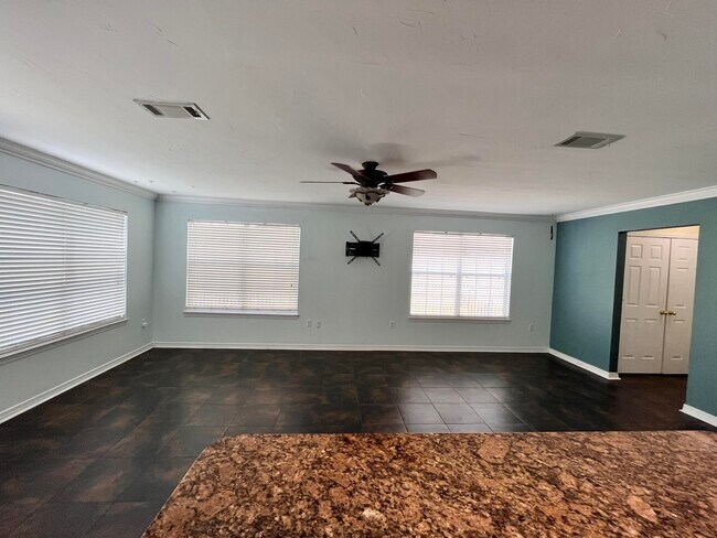 Building Photo - 221 Twin Lakes Ln