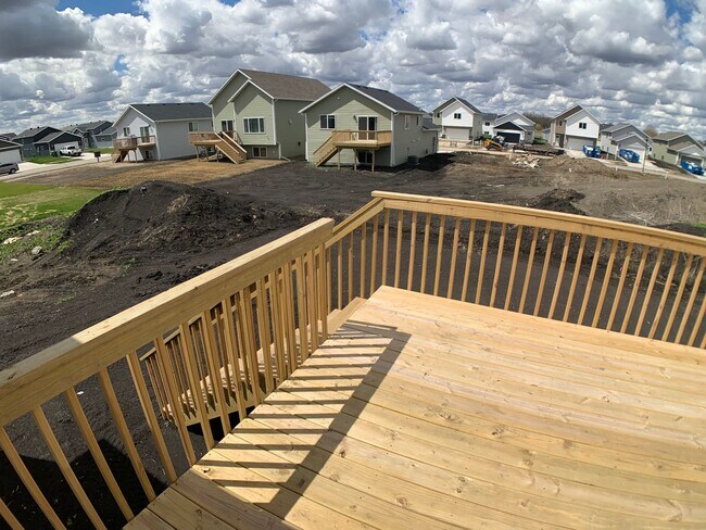 Building Photo - 3 Bed 2.5 Bath Single Family Home