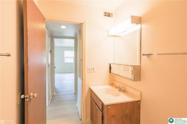 Building Photo - 1464 N Cedar Crest Blvd