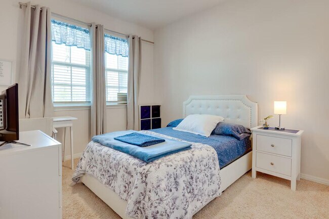 Building Photo - 145 Greenbelt Reservoir Pass