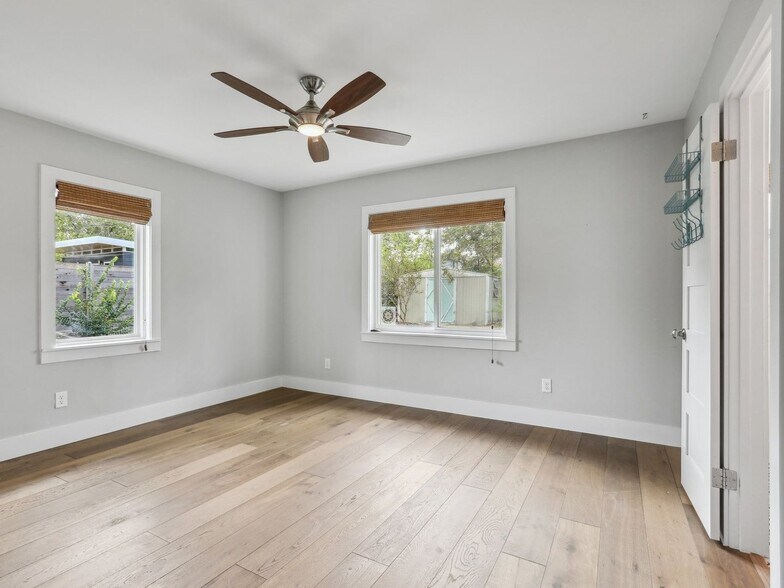 Building Photo - 1109 Sahara Ave