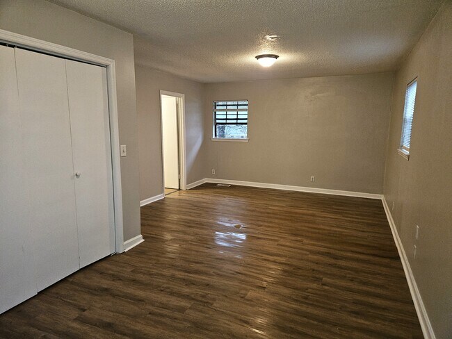 Building Photo - 131 Dolores Dr