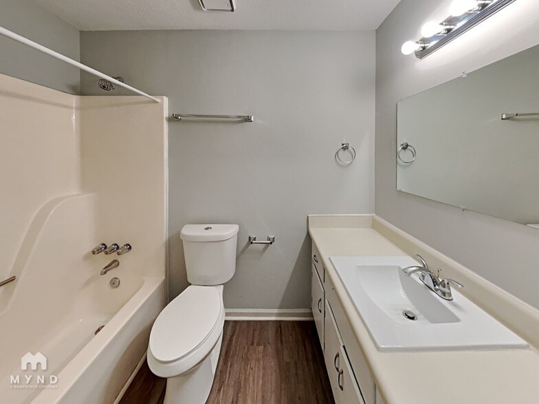 Building Photo - 421 Cabriolet Ct