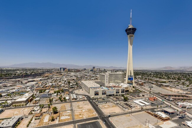 Building Photo - Furnished High rise Just Off the Las Vegas...