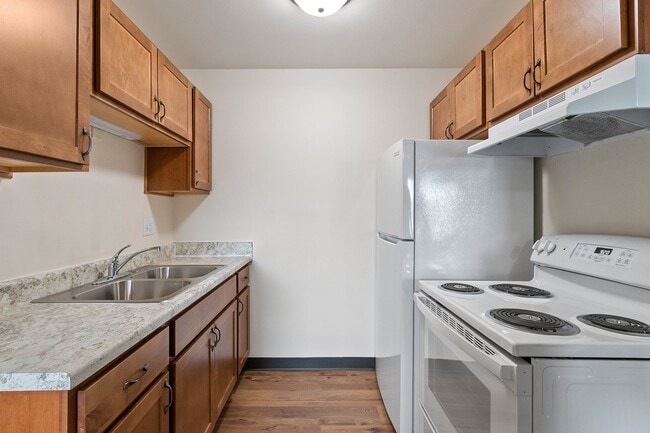 Primary Photo - Kelly Street Villas