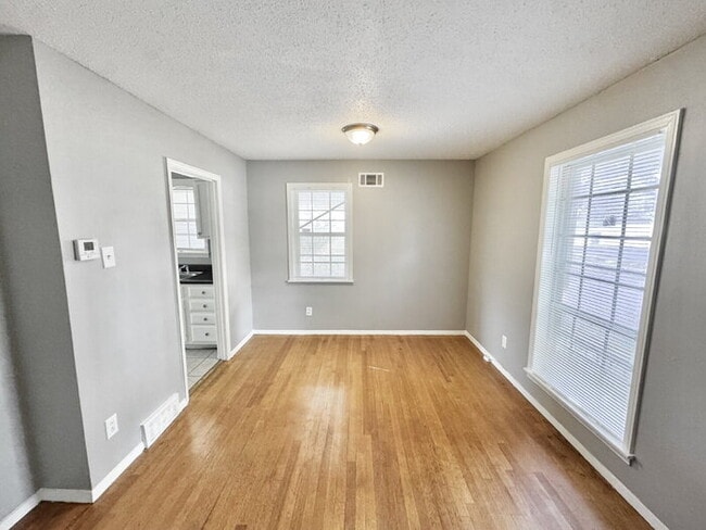 Building Photo - 4936 Leven Rd