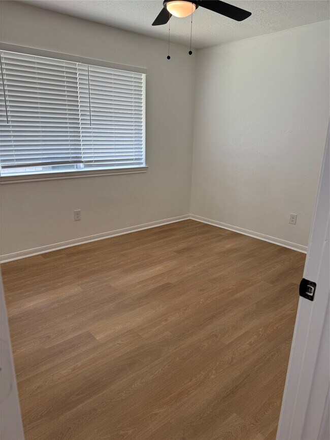 Building Photo - 2075 Little Cedar Dr