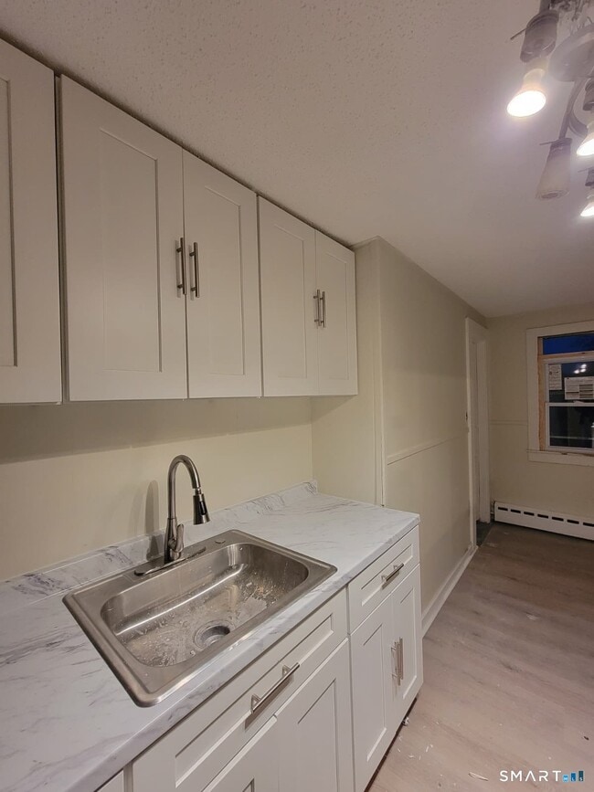 Building Photo - 260 Summit St