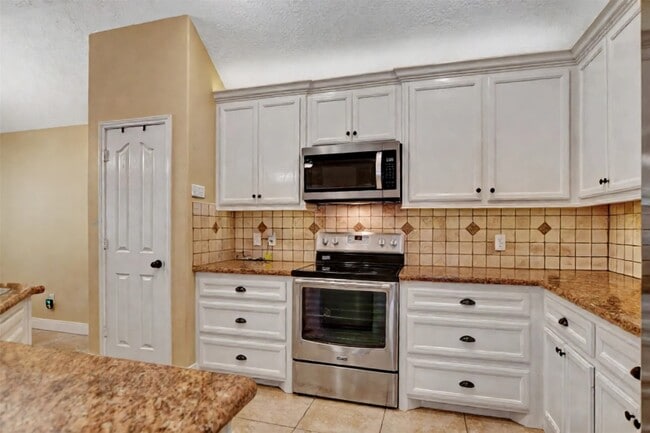 Building Photo - 11807 Briarwood Ln