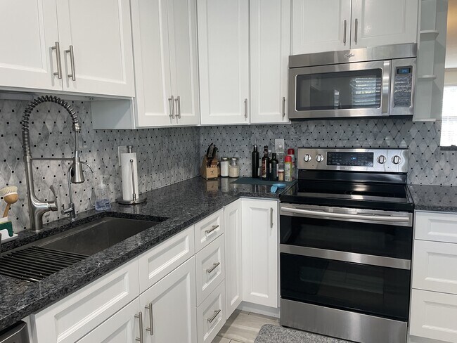 Building Photo - 6108 Castletown Way