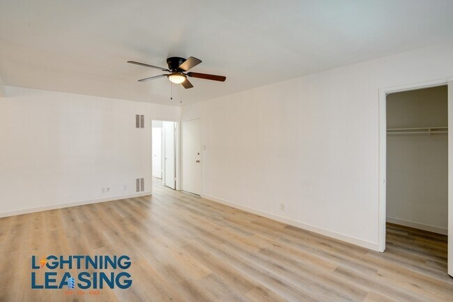 Building Photo - 12310 Chandler Blvd
