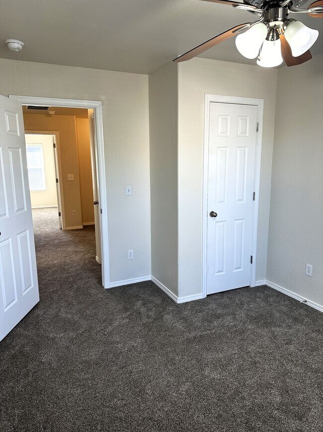 Building Photo - 7443 Countryside Grove