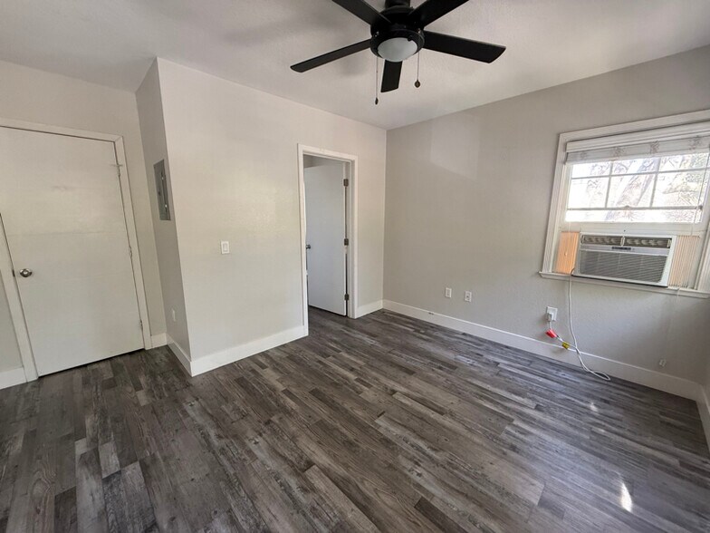 Building Photo - 2000 6th St