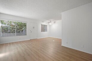 Building Photo - 934 6th St