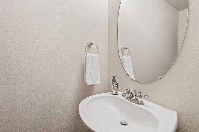 Building Photo - 206 Black