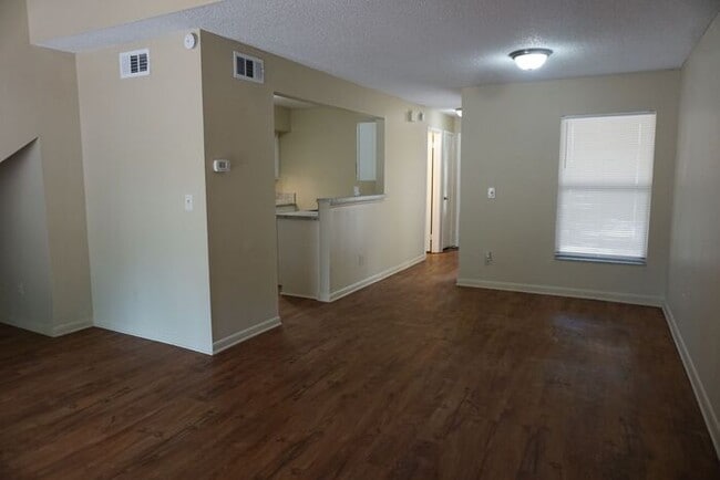 Building Photo - 2 Bedroom 2 Bath Townhouse Near NAS Jax