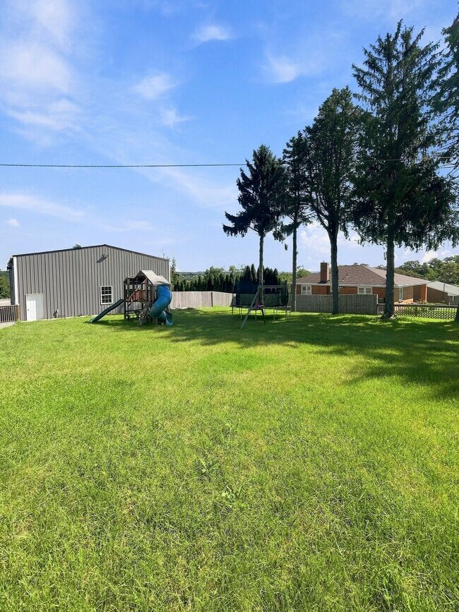 Building Photo - 7906 Steubenville Pike